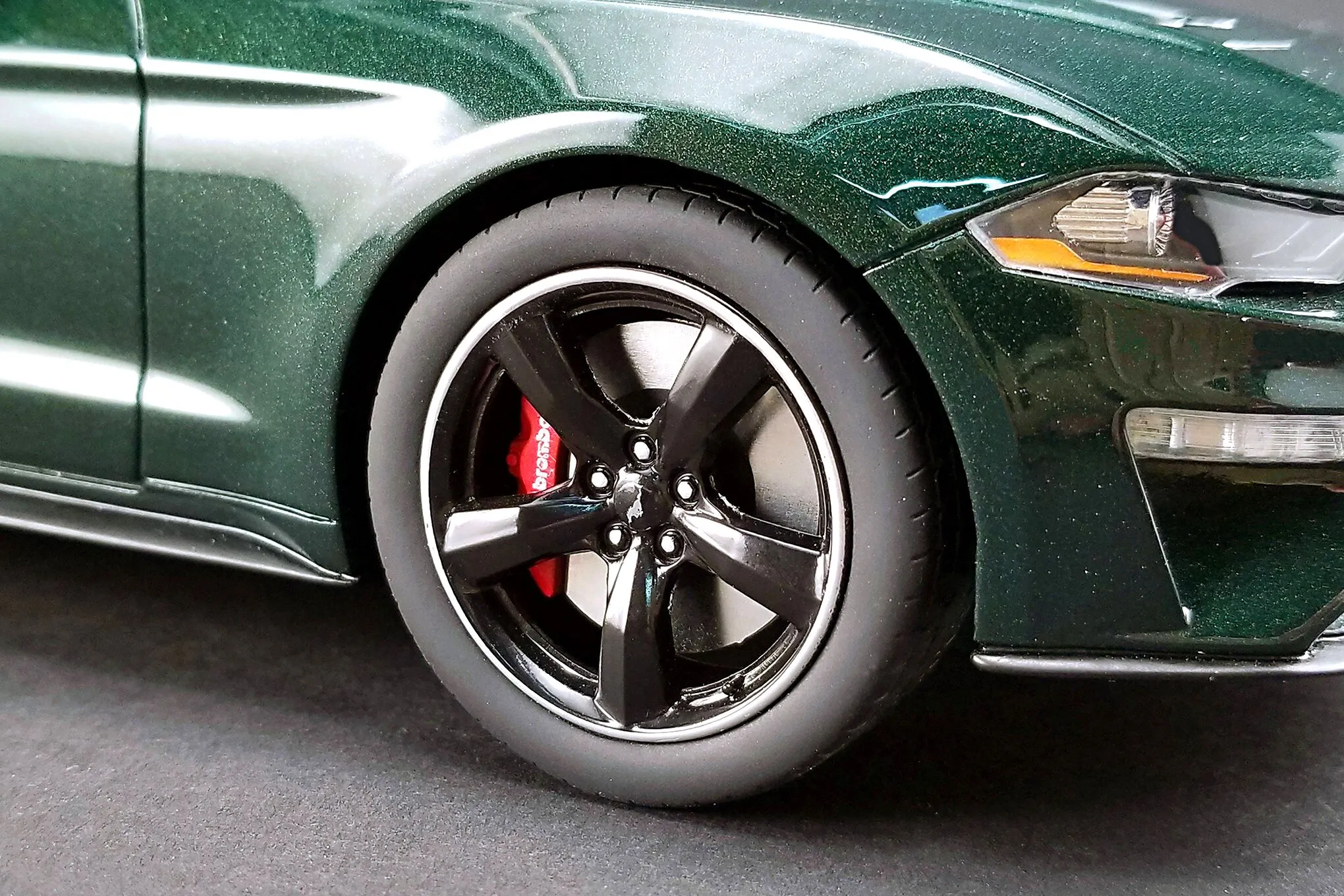 /img/45690-bullitt-diecast-packaging.webp
