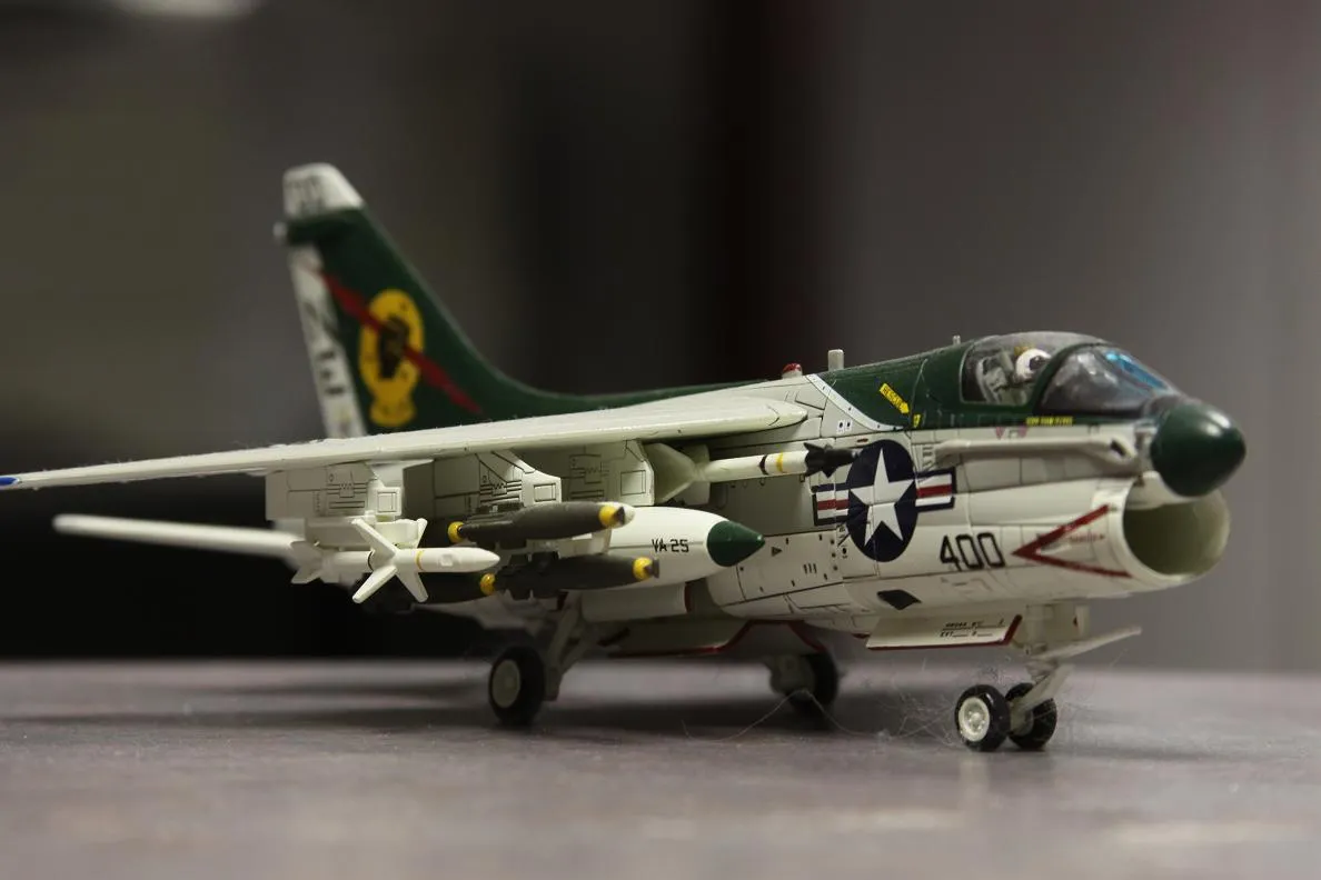 45692 diecast model display