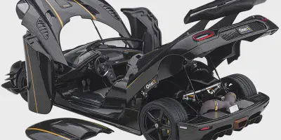 /img/45706-diecast-model-display.webp