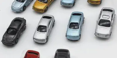 /img/45707-diecast-model-collection-display.webp