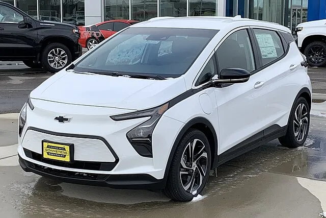 /img/45715-chevrolet-bolt-diecast-display.webp