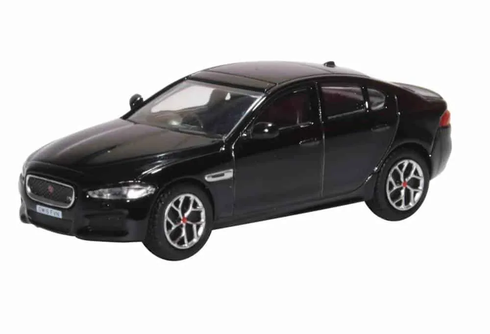 /img/45737-jaguar-xe-diecast-model-collector.webp