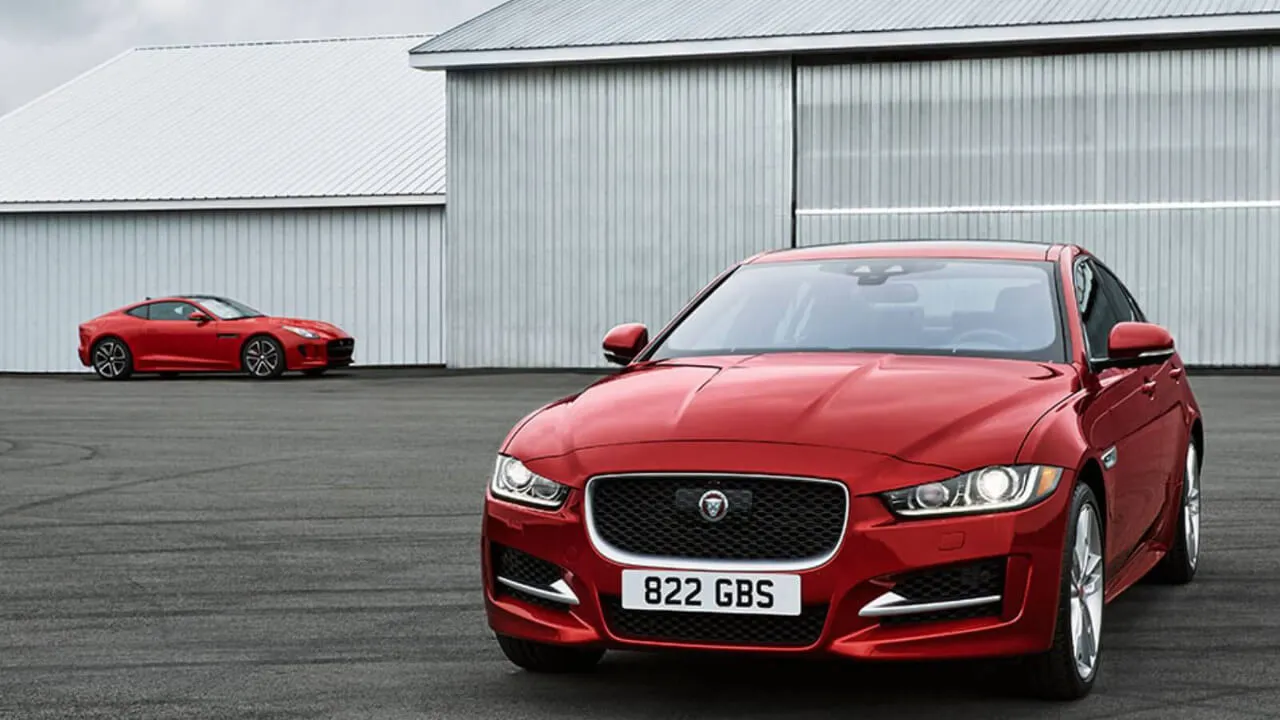 45737 jaguar xe diecast model display