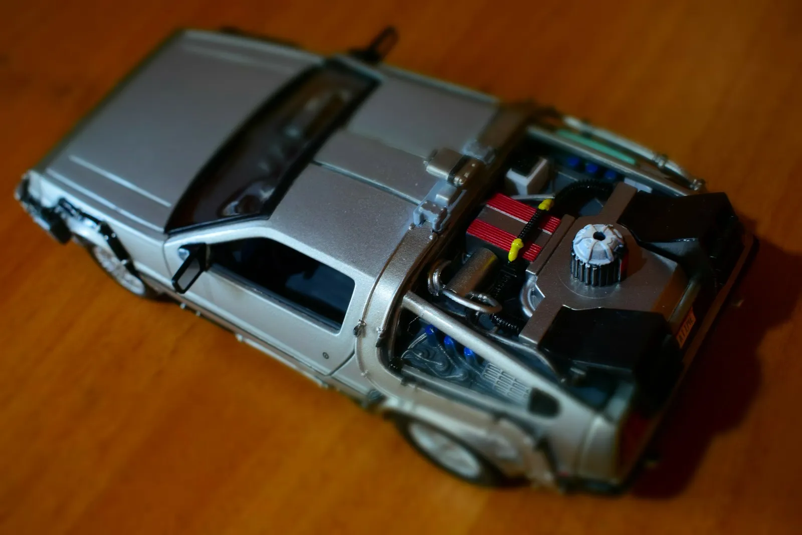 45750 delorean time machine diecast