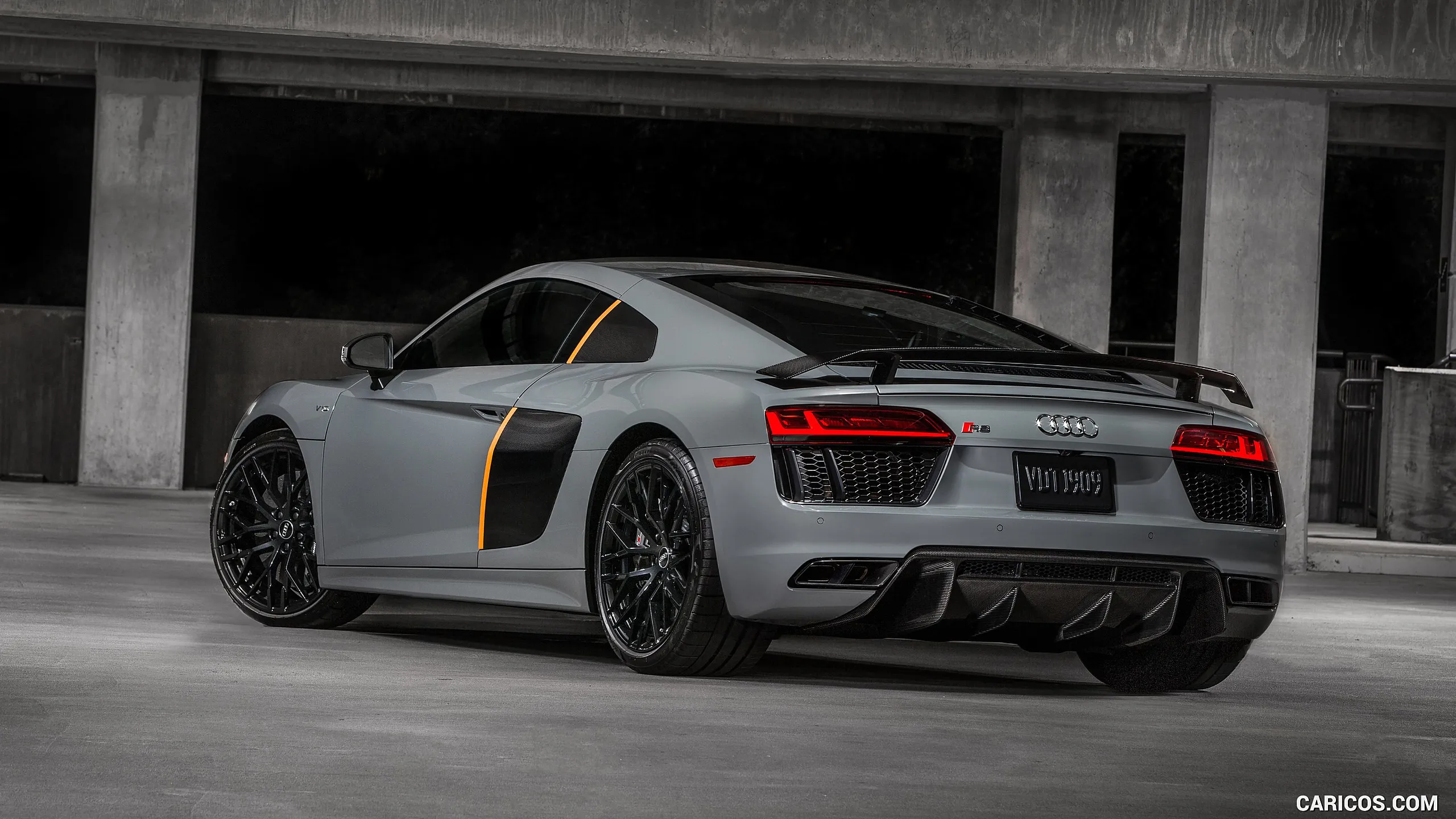 45760 r8 v10 plus diecast display