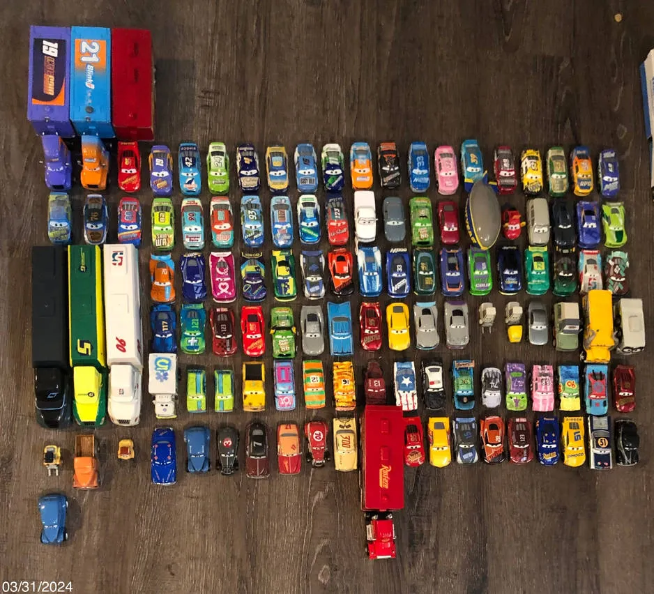 /img/45791-cars-3-diecast-display.webp
