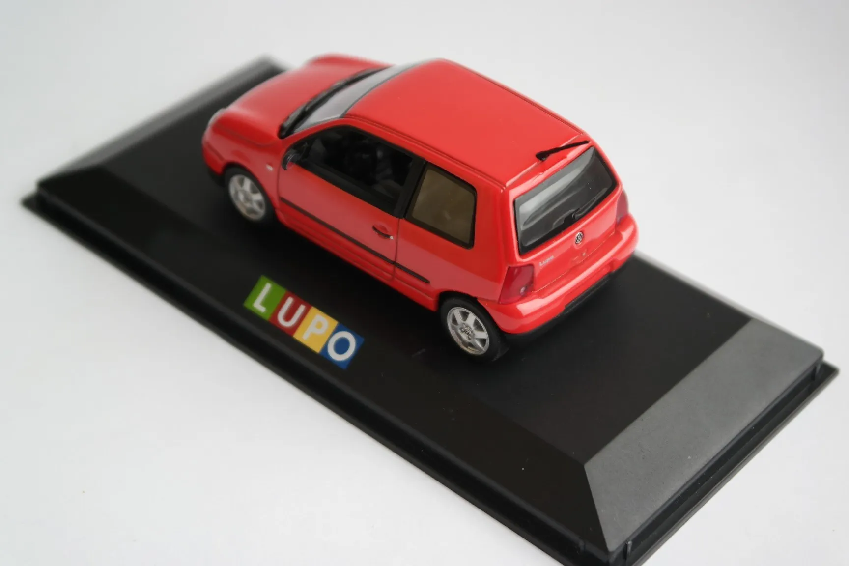 45801 vw lupo diecast model 2