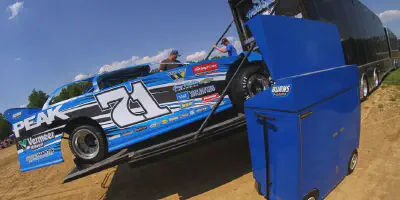 /img/45803-hudson-oneal-diecast-community.webp
