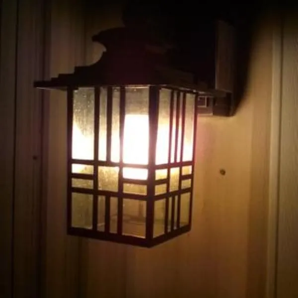 /img/45807-hampton-bay-lantern-maintenance.webp