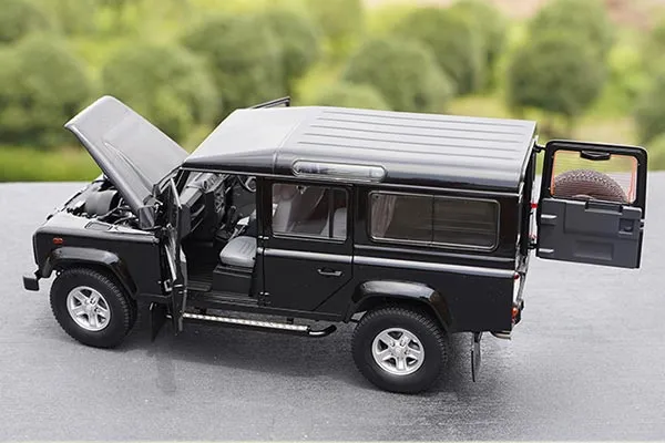 /img/45813-land-rover-defender-diecast-display.webp