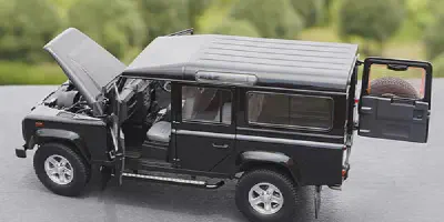 /img/45813-land-rover-defender-diecast-display.webp