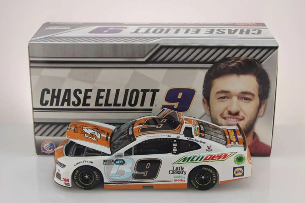 45818 chase elliott little caesars diecast 4