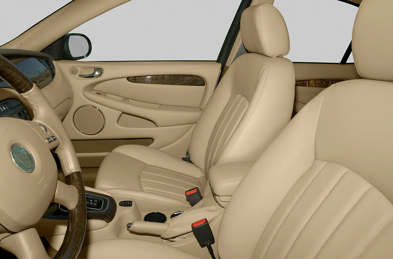 /img/45828-jaguar-x-type-diecast-models-7.webp