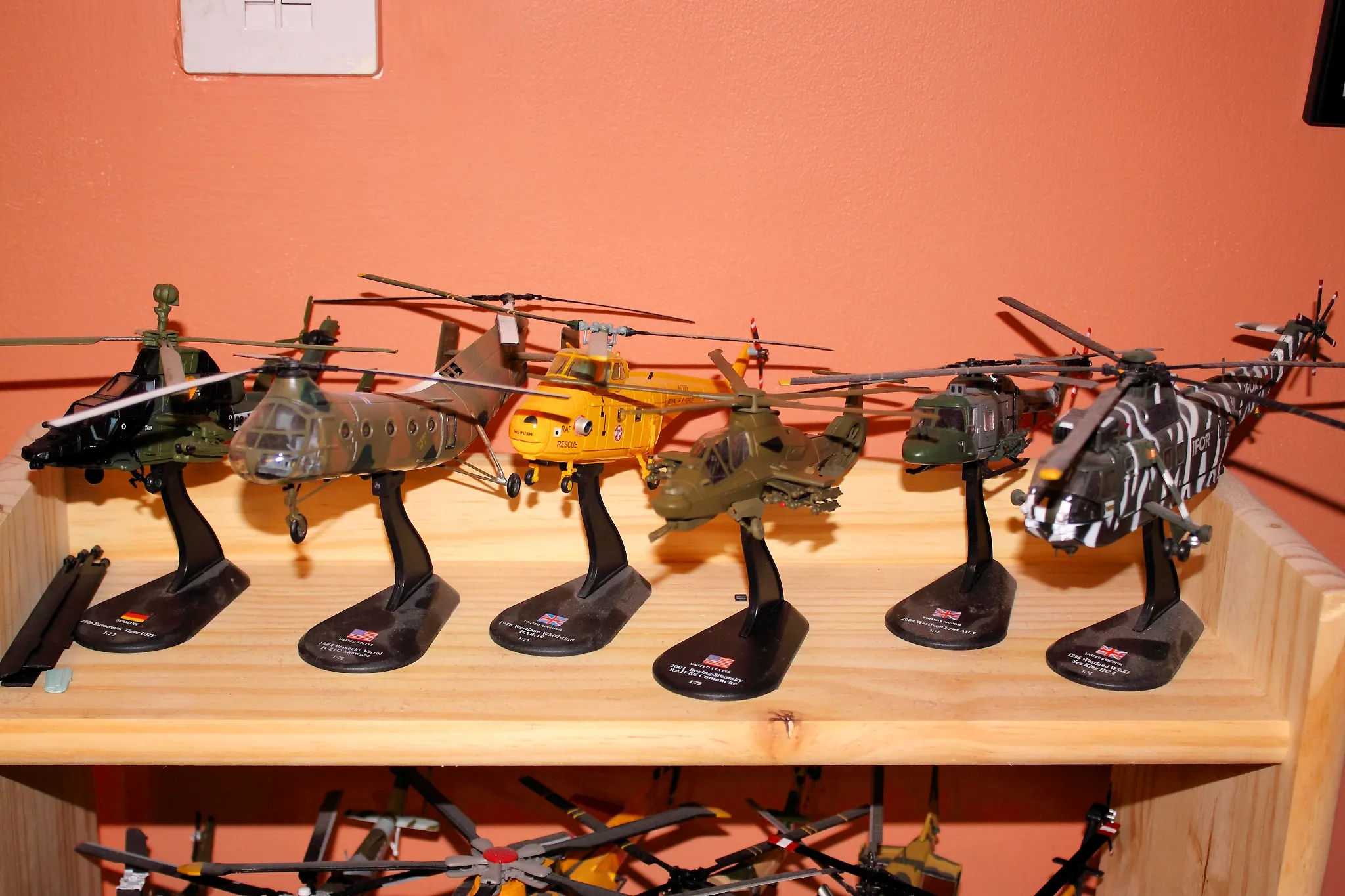 /img/45834-collector-diecast-aircraft.webp