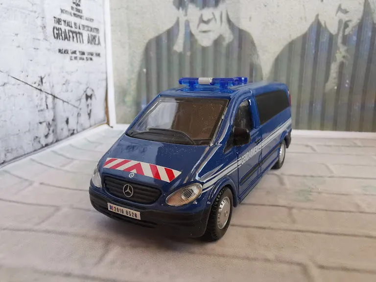 45845 mercedes vito diecast model detailing