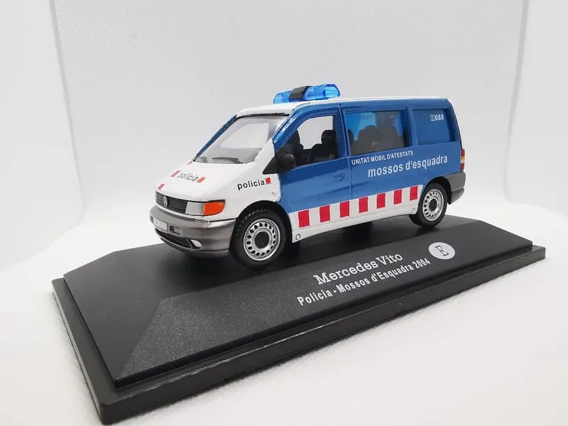 45845 mercedes vito diecast model overview