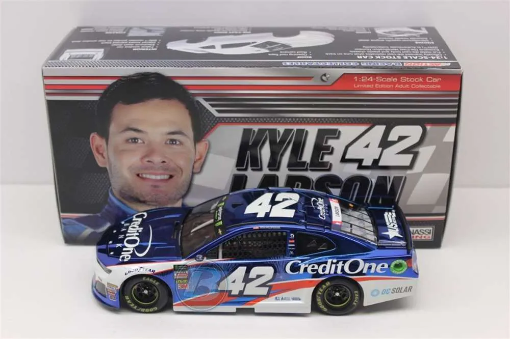 /img/45849-kyle-larson-diecast-display.webp