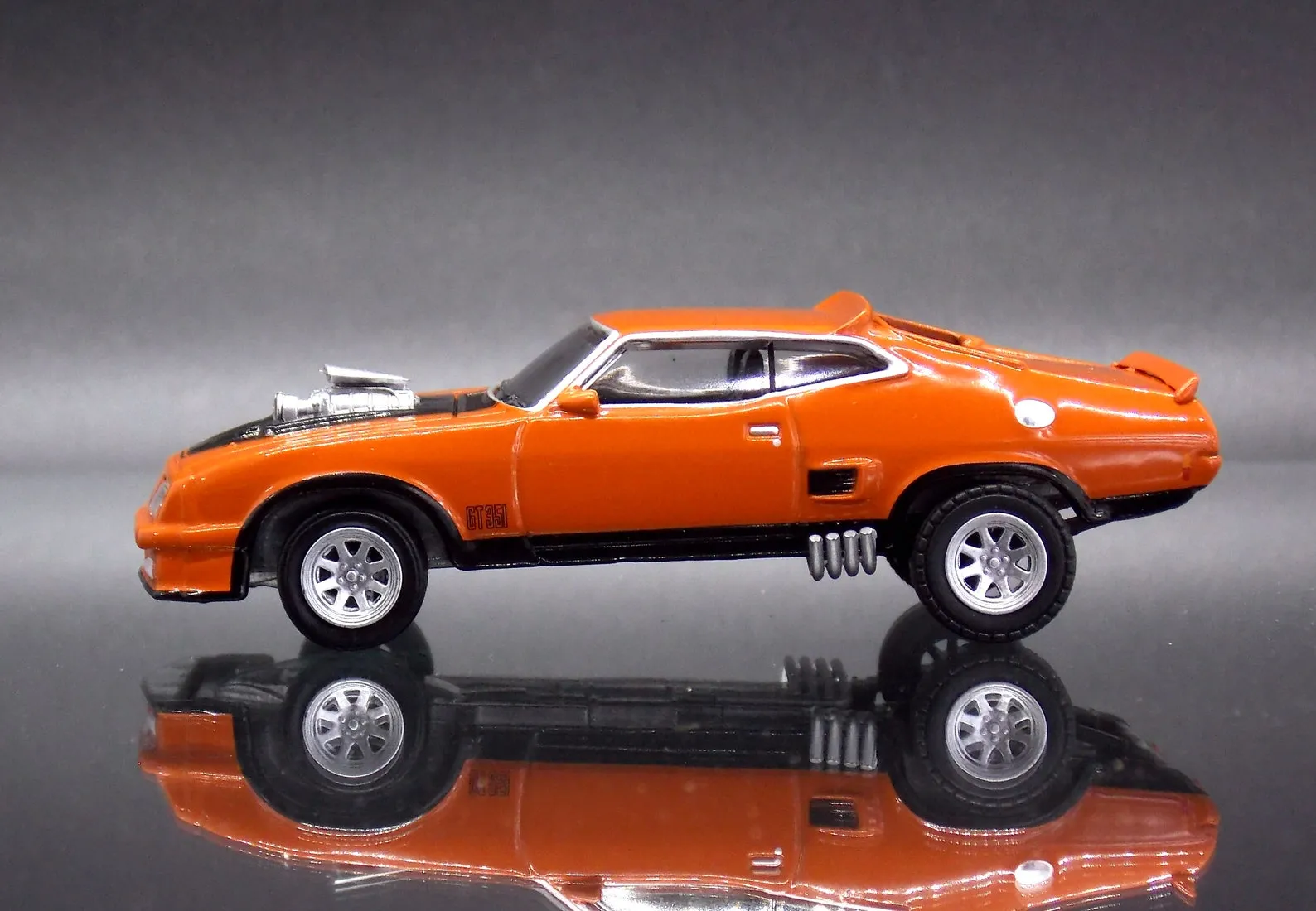 45863 falcon diecast collection display