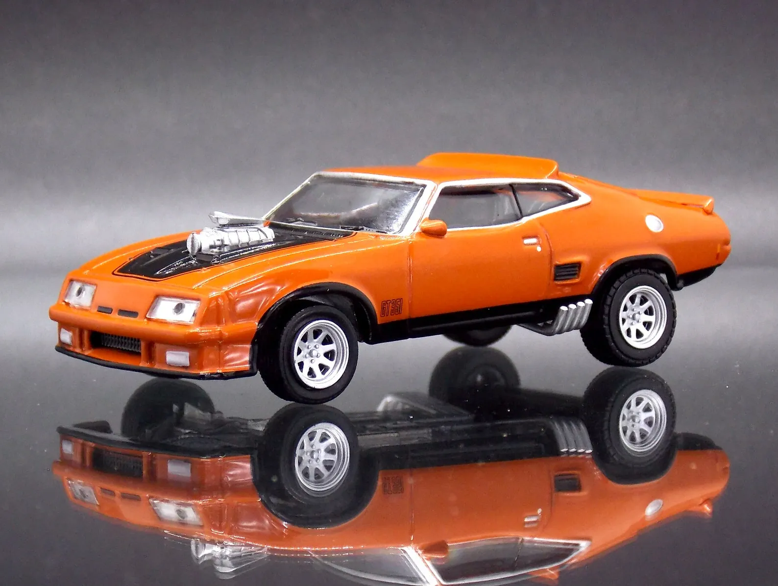 45863 falcon xa gt diecast