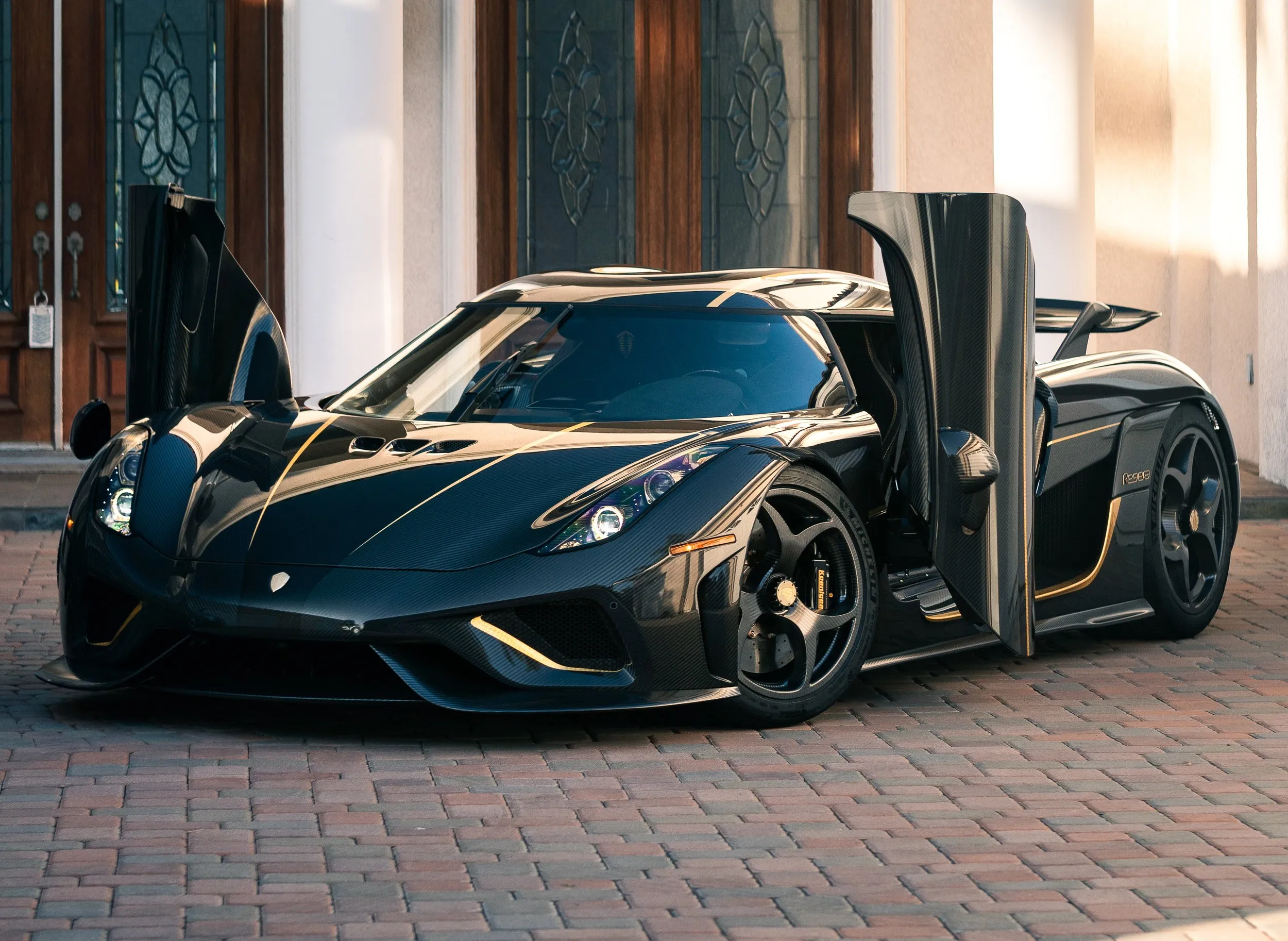 /img/45869-caring-for-diecast-models.webp