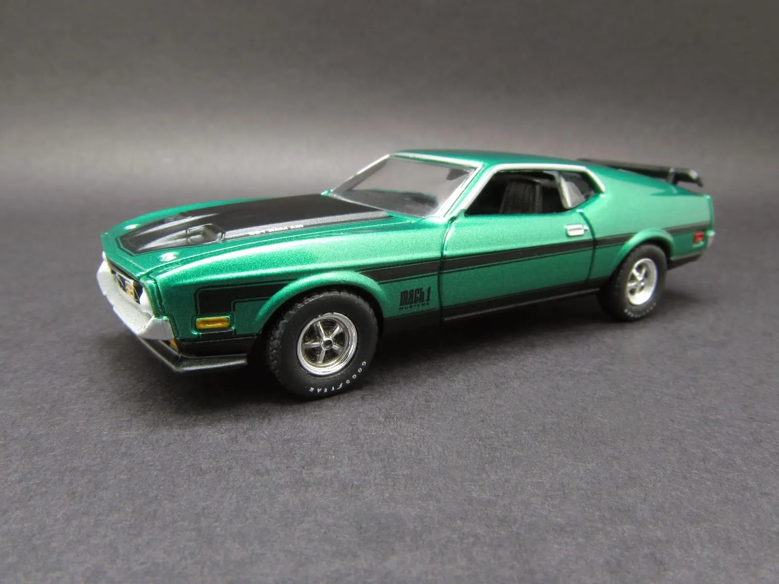/img/45870-mach-1-diecast-collection-care.webp