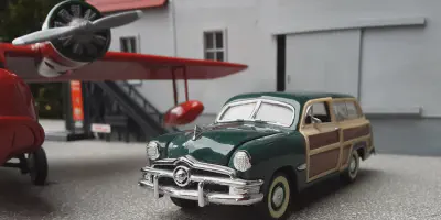 /img/45889-model-car-cleaning.webp