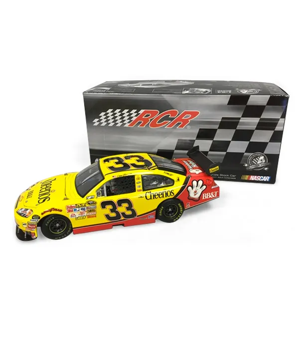 /img/45912-cleaning-diecast-nascar.webp