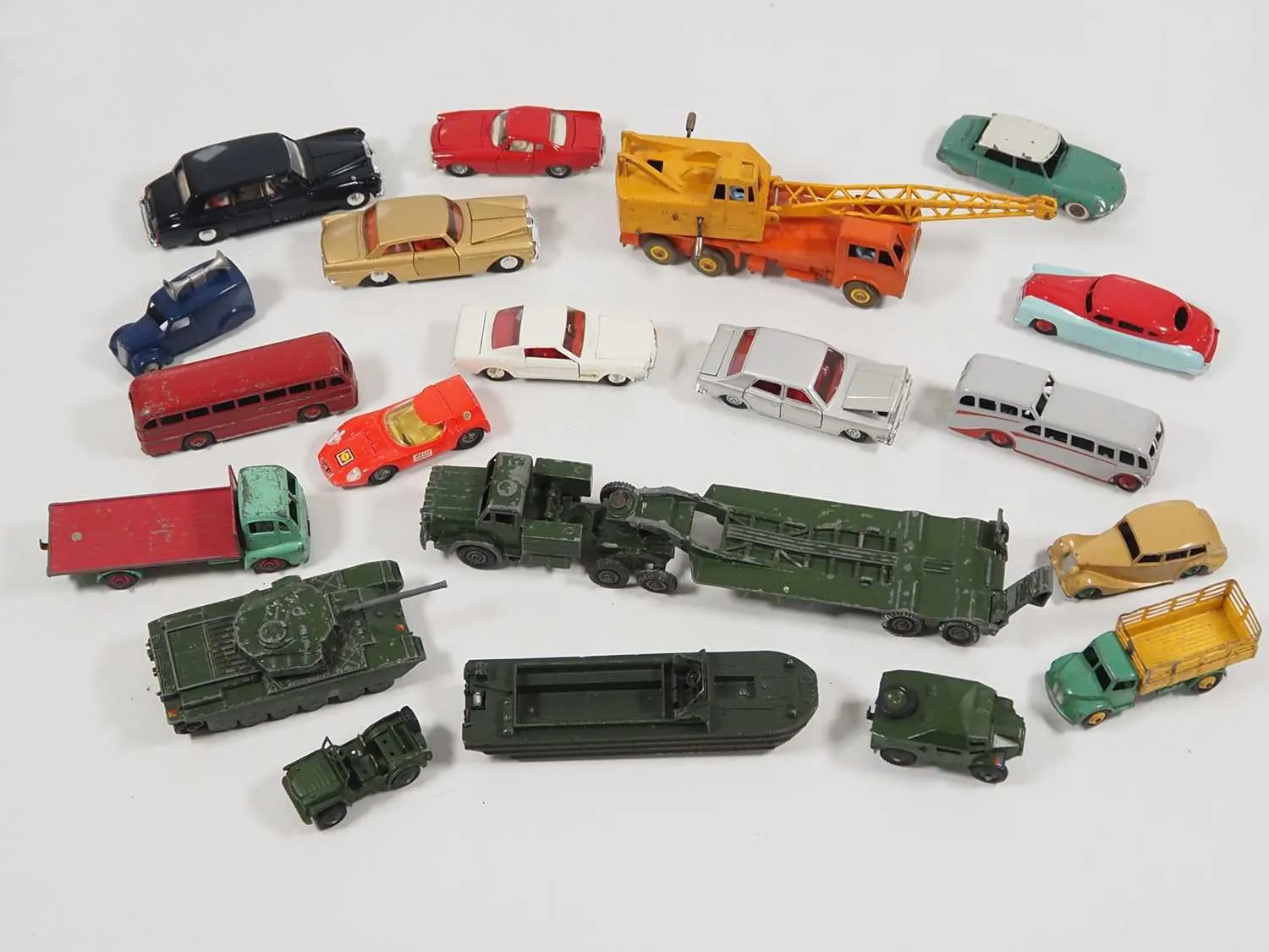 /img/45920-classic-diecast-vehicles-vw-beetle.webp