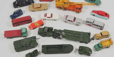 /img/45920-classic-diecast-vehicles-vw-beetle.webp