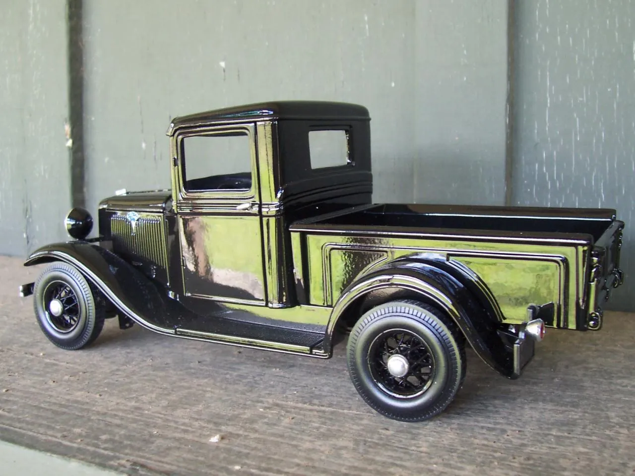 45924 34 ford coupe diecast display