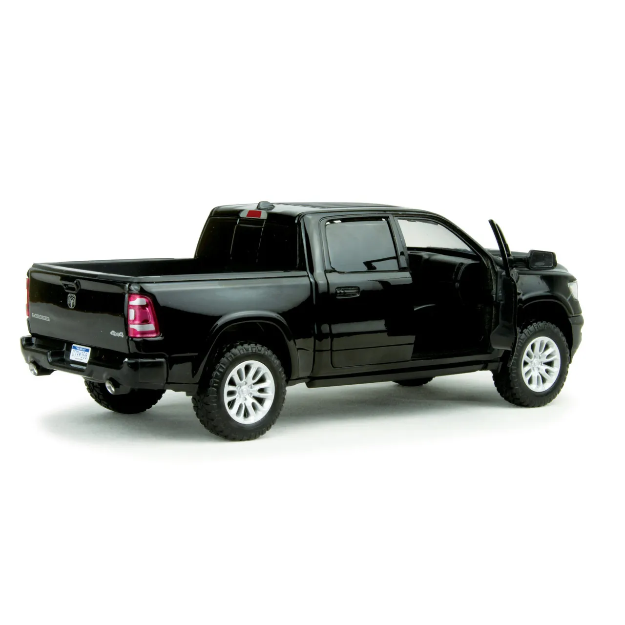 /img/45959-ram-1500-diecast-models-5.webp