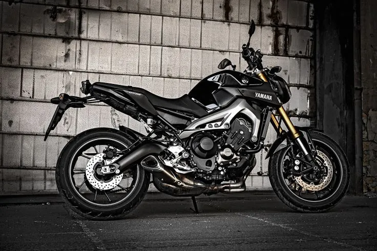 /img/45974-diecast-yamaha-mt09-retailer.webp