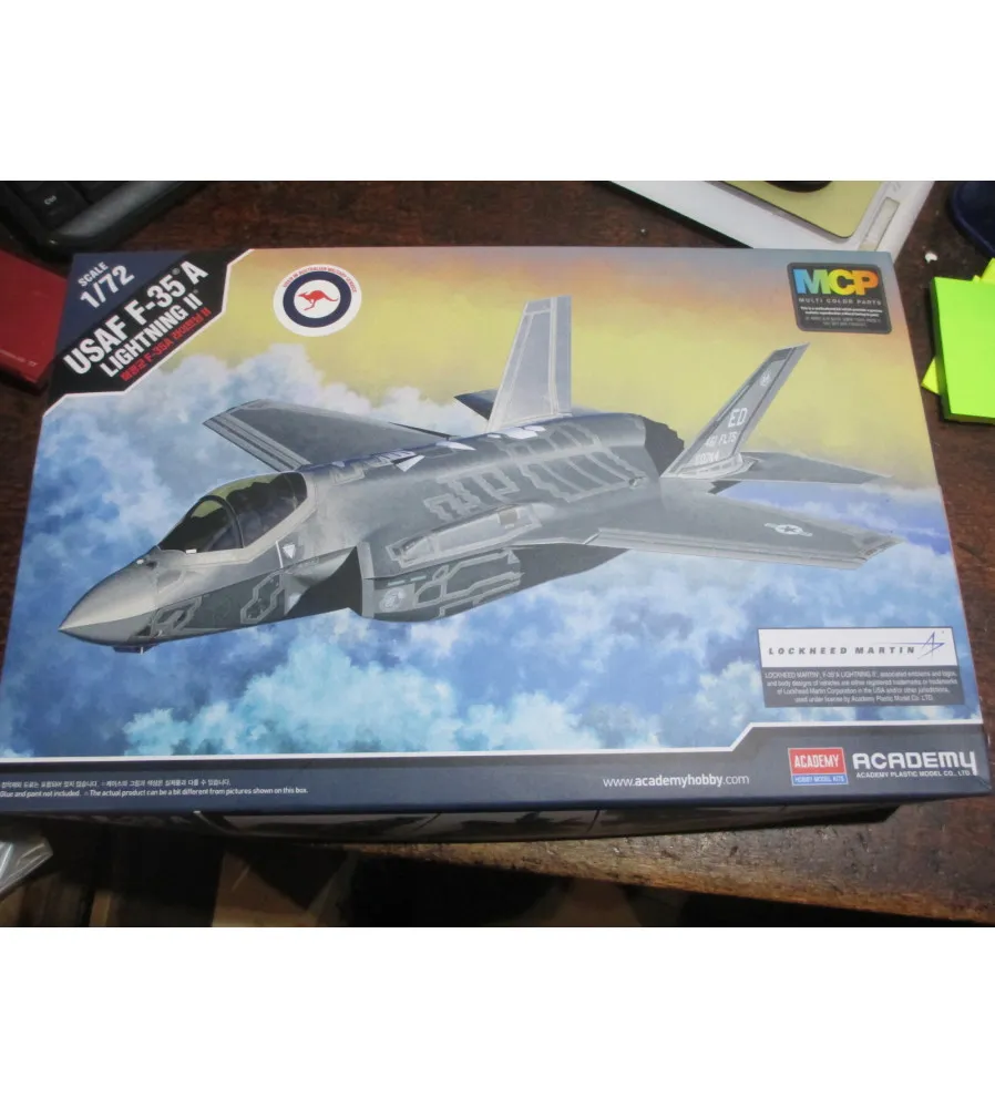 /img/45975-raaf-diecast-model-packaging.webp