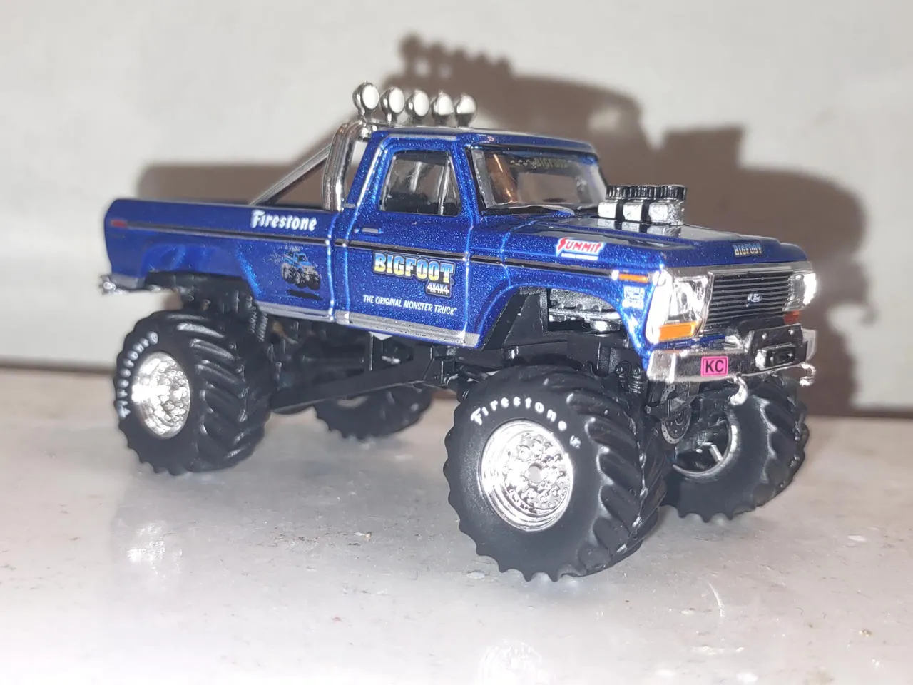 /img/45992-bigfoot-diecast-cleaning.webp