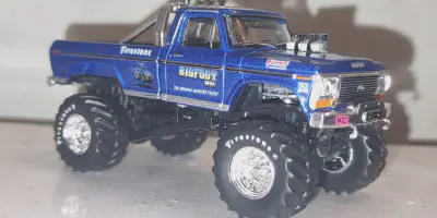 /img/45992-bigfoot-diecast-cleaning.webp