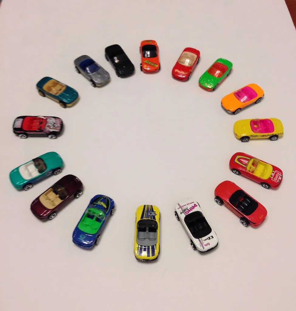 /img/45993-miata-diecast-detail.webp