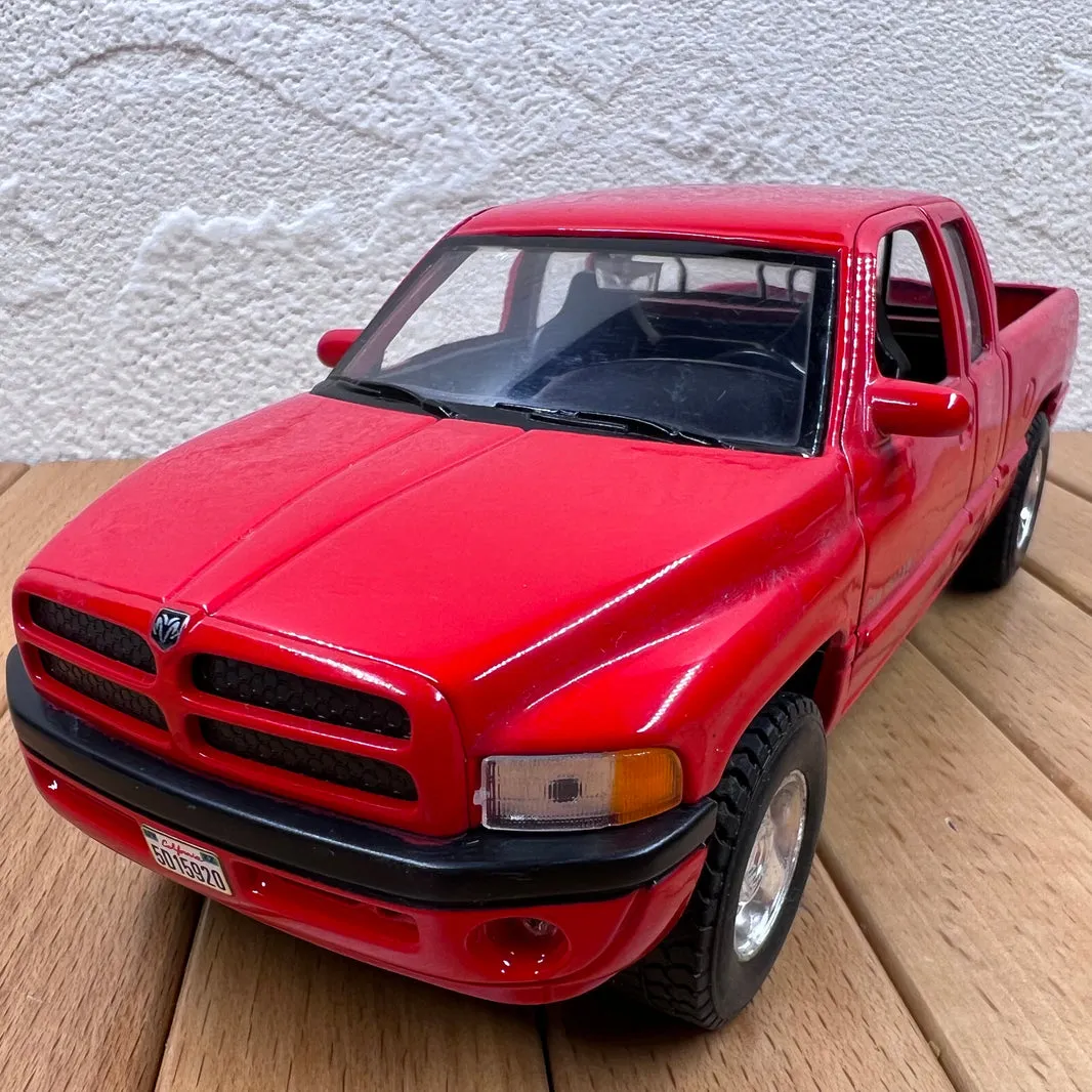 /img/45995-diecast-car-display.webp