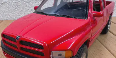 /img/45995-diecast-car-display.webp