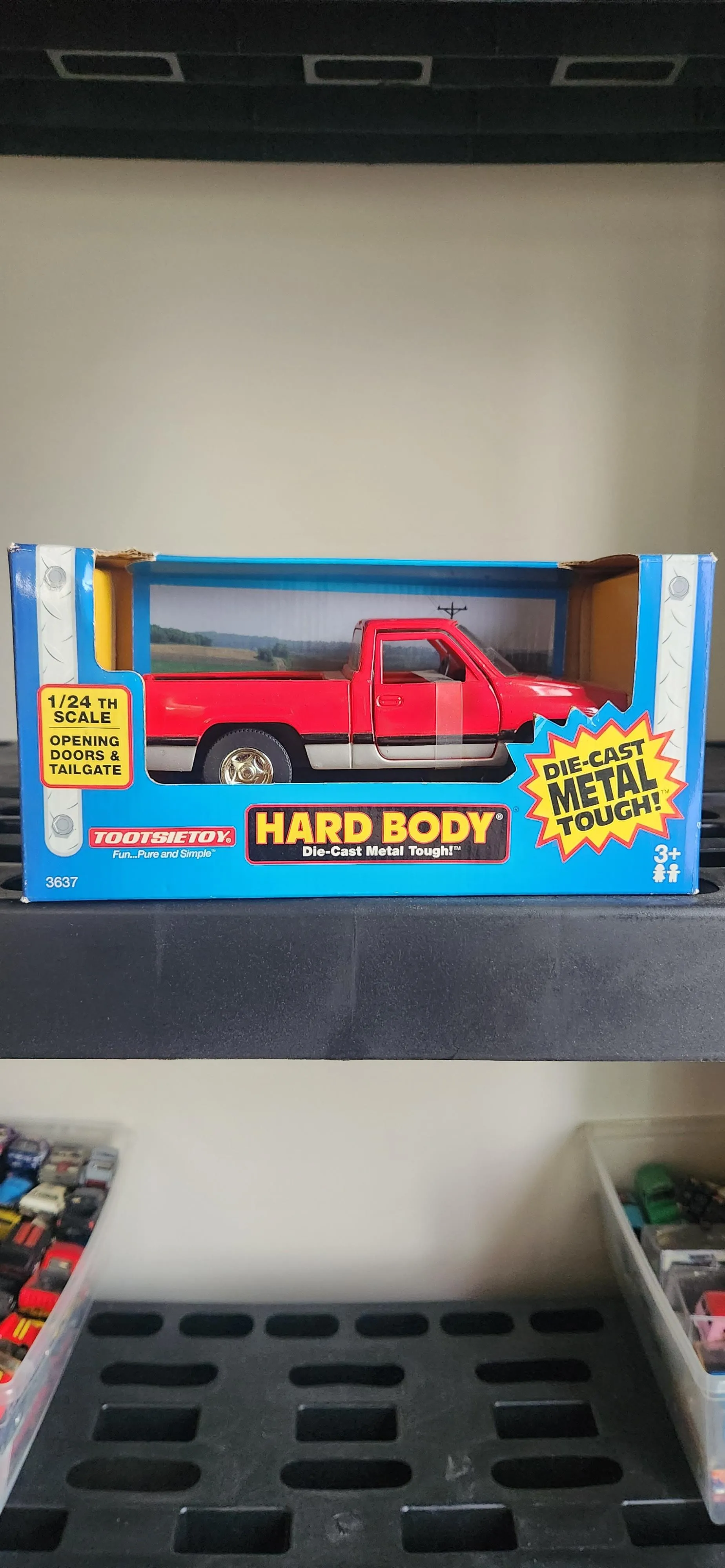 /img/45999-little-red-truck-details.webp