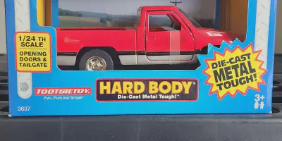 /img/45999-little-red-truck-details.webp